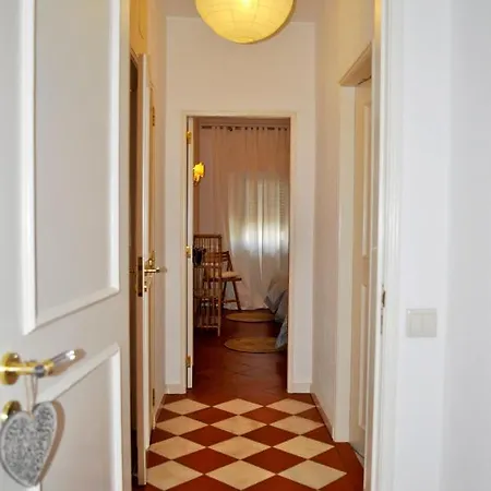 Centre 2 Bedroom Cozy Апартаменты *